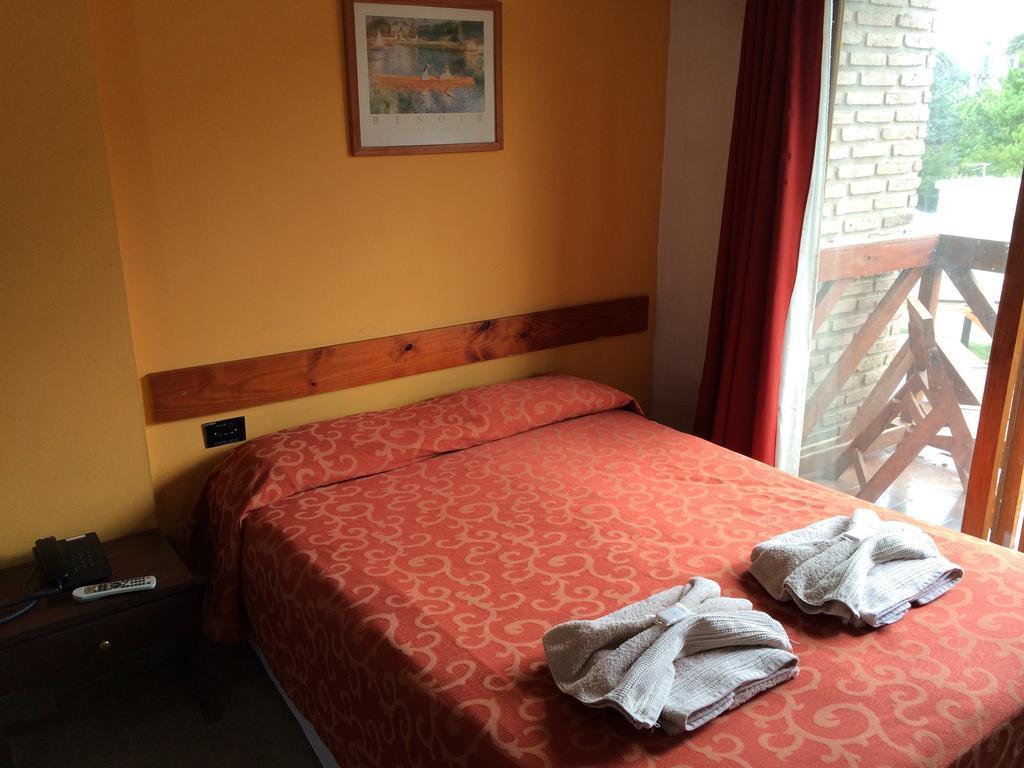 Kuntur Hotel Capilla del Monte Quarto foto